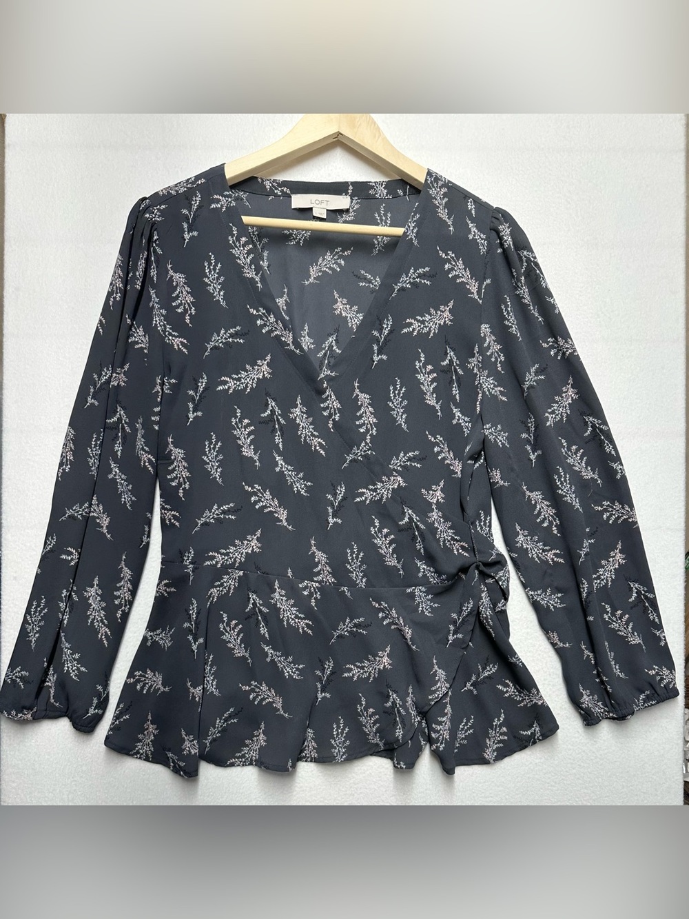 LOFT Women’s L Floral Wrap Blouse – Dark Gray Print – Tie Waist